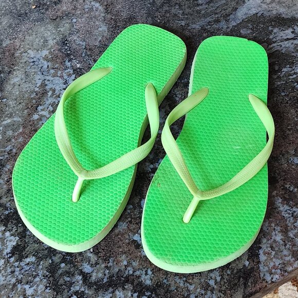 Old Navy Green Flip Flops Size 9 - Picture 1 of 14